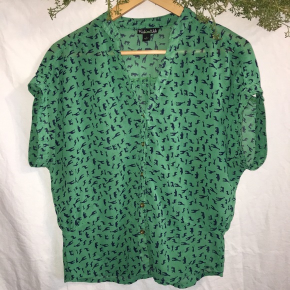 Fashion Web Tops - So Cute Green Blouse w/ Safari Animals- Size L